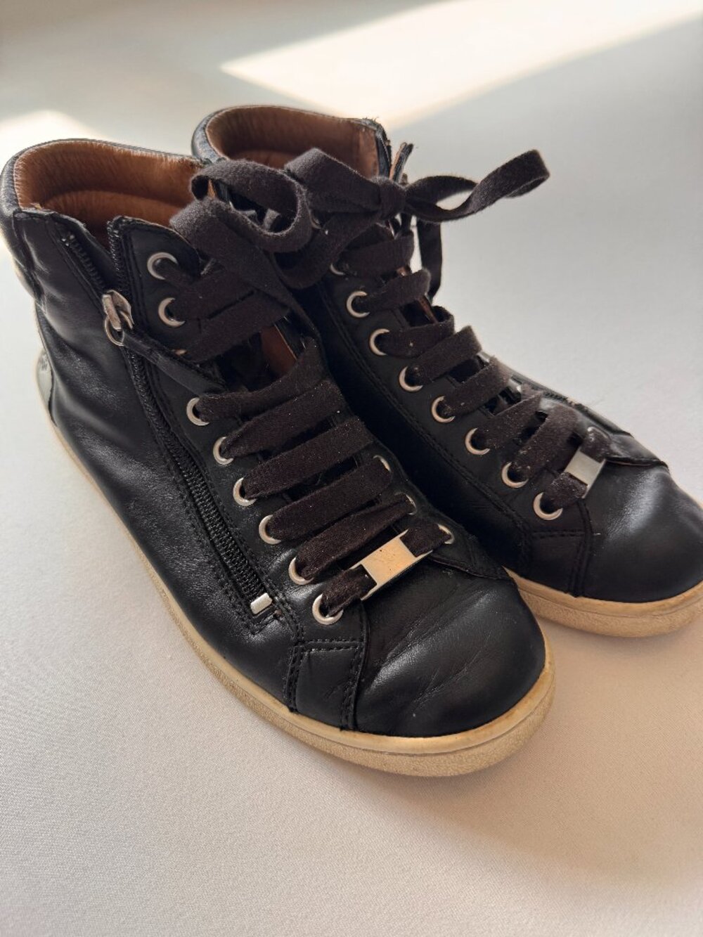 Streetwise! UGG Olive Black Leather High Top Sneakers (Size 8) - Picture 2 of 6